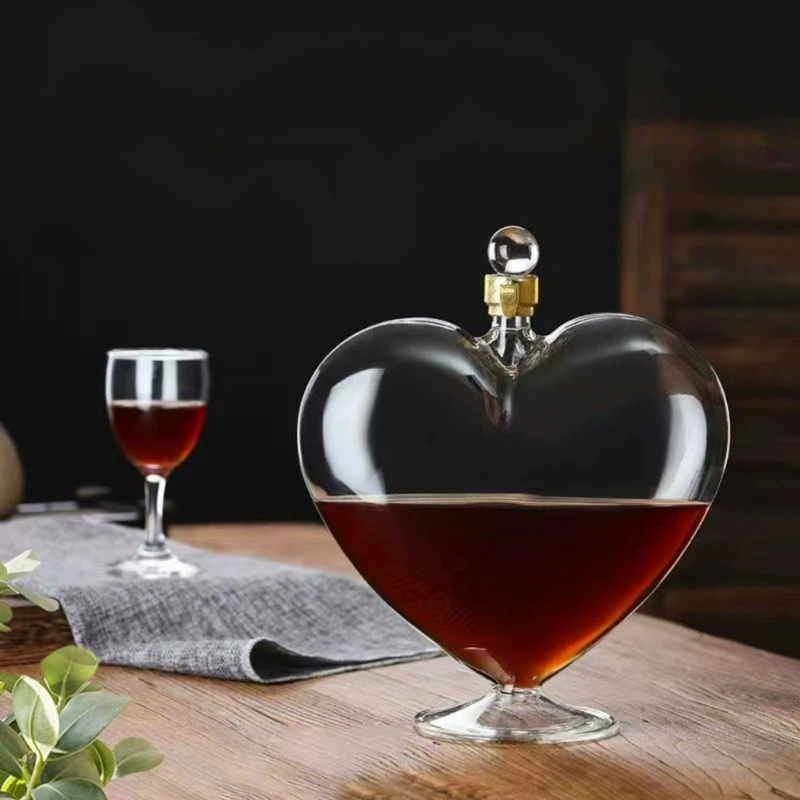Premium Kalp Tasarım Şarap Dekantörü